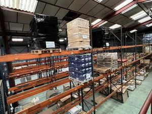 Local d'activités 1391 m² à Louer