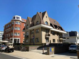 Goed gelegen gesloten garagebox nabij het strand in Duinbergen
