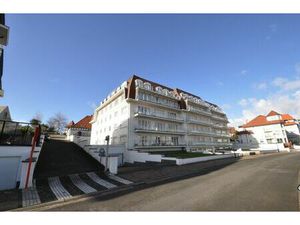 Zeer goed gelegen garage aan het Stübbenpark in Duinbergen