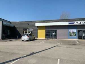 À louer - Chalon Nord / Châtenoy-le-Royal : cellule commerciale de 166 m²