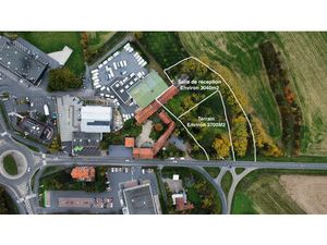 Terrain commercial près de 6000 m² constructibles sur et avec salles de réception 350m² en