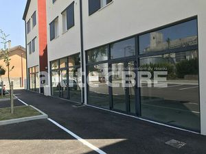 Location commerce SAINT PAUL LES ROMANS 70 m²