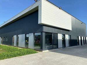 LOCAUX D'ACTIVITE A VENDRE