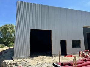 LOCAUX D'ACTIVITE A VENDRE