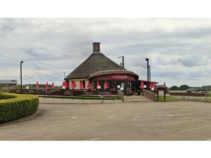 NITRY - Local commercial de 244 m2 env. à louer