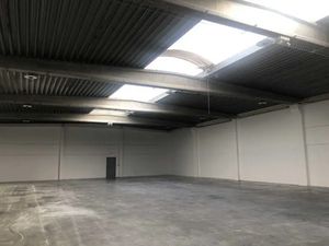 Local d'activités avec bureaux d'accompagnement à louer