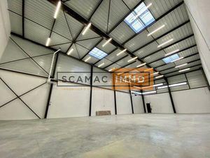 Local d'activités de 3203m²