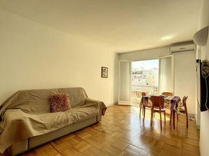 NICE - FLEURS - Studio de 28 m2 avec balcon