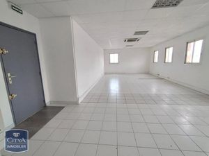 Local professionnel à louer - Pélissanne (13) - 715€