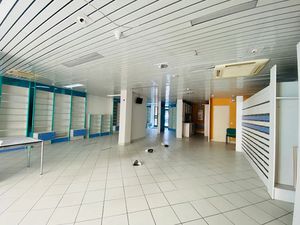 Vente locaux professionnels 2&#x2F;3 pièces 143 m² à Gaillard (74240)  197 000 €