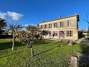 Vente maison 6 pièces 240 m² Bourg (33710)