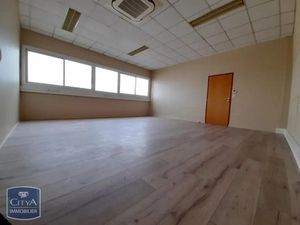 Local commercial à louer 212 m² - Quincy-Voisins (77) - 1 676€