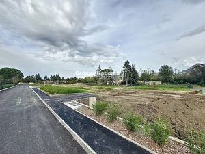 Vente terrain 998 m² à Cheval-Blanc (84460)  269 000 €