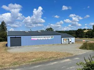 LOCAL D'ACTIVITE 450 M2 A 5 MIN DE LA GARE DE SILLE LE GUI