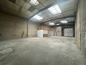 Location local d'activités PONTAULT COMBAULT 639 m²