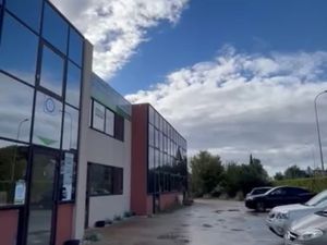 Location locaux professionnels 200 m² à Mandres-les-Roses (94520)  1 300 €