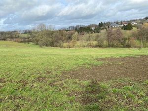 Beau terrain de 1ha 28ares