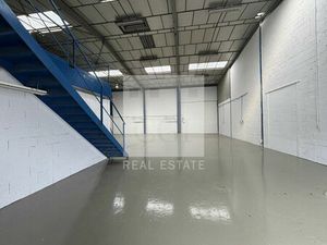 Location commerce 350 m² à Chassieu (69680)