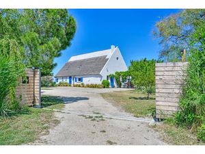 Les deux maisons de Gardian en petite Camargue