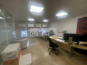 Location local industriel 160 m² à Créteil (94000)