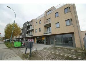 Perfect gelegen kantoor/handelsgelijkvloers met parking