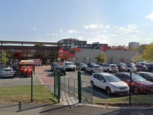 Location parking 12 m² à La Madeleine (59110)  84 €