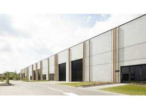 Local PME de 297m² à vendre/à louer à Terbiest  Saint-Tron