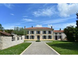 1 heure de La Rochelle  domaine magnifique du 18ème siècle