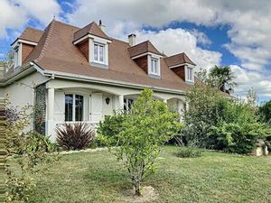 Vente maison 7 pièces 206m2 Arzacq-Arraziguet 64410 - 329000 € - Surface Privée