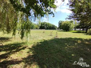 Prahecq Bourg - Terrain constructible 2141 m²