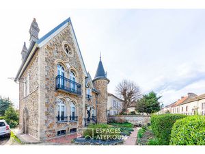 Meulière début de siècle avec dépendances et studio à Saint Martin du Tertre