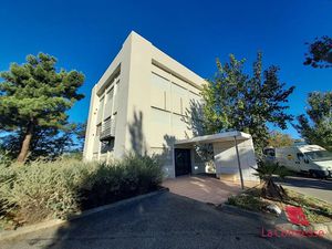 Location locaux professionnels 900 m² à Marseille 16ème (13016)  9 585 €