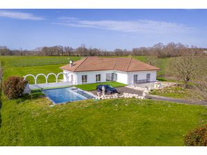 Grande maison familiale avec piscine et dépendance