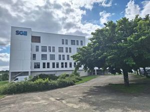 A LOUER - BUREAUX NEUFS AMENAGES 536 M² DIVISIBLES - ARTIGUES PRES BORDEAUX