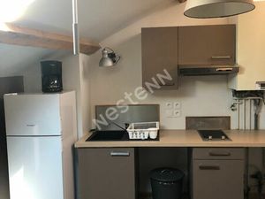 Très beau studio meublé avec mezzanine situé en plein centre d'Yssingeaux