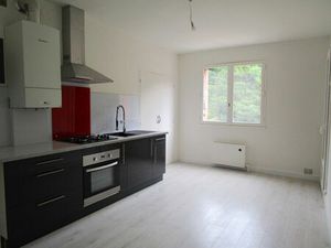Location appartement 3 pièces 83m2 Decazeville 12300 - 490 € - Surface Privée