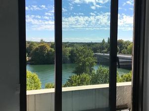 Location meublée appartement 1 pièce 27 m² à Suresnes (92150)  1 150 €