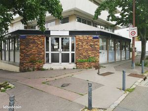 Boutique 482 m² LES LILAS