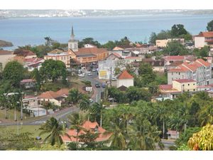 Location locaux professionnels 70 m² à Les trois ilets (97229)  2 500 €