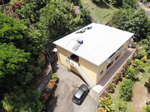 Vente locaux professionnels 12 pièces 240 m² à Le marigot (97225)  579 000 €