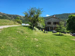 Vente maison 12 pièces 538 m² à Sisteron (04200)  599 000 €