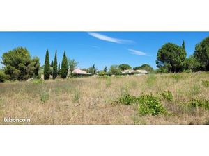 Exceptionnel   Terrain constructible 857 m2 entièrement viabilisé et LIBRE CONSTRUCTEUR