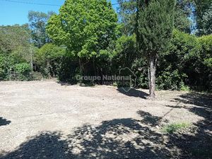 Vente terrain 270 m² à Saint-Etienne-du-Grès (13103)  130 000 €