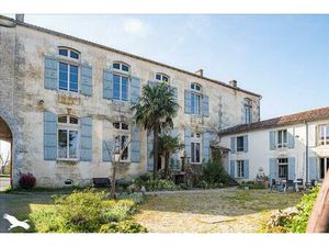Vente maison 31 pièces 1075 m² Asnières-la-Giraud (17400)