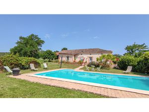 Jolie propriété en pierre avec piscine  magnifique vue domin