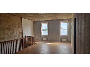 Bel immeuble ancien de rapport vendu vide de locataire.