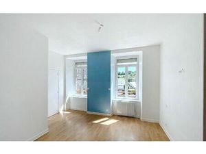 Location appartement  m² T-1 à Neuvéglise  220 €