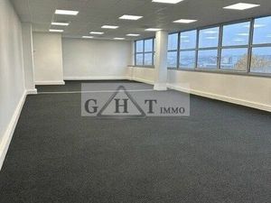 Location bureau 131 m² à Alfortville (94140)