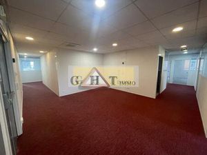 Location bureau 667 m² à Chevilly-Larue (94550)