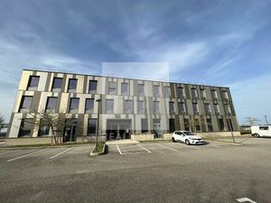 Location bureau 380 m² à Colombier-Saugnieu (69124)